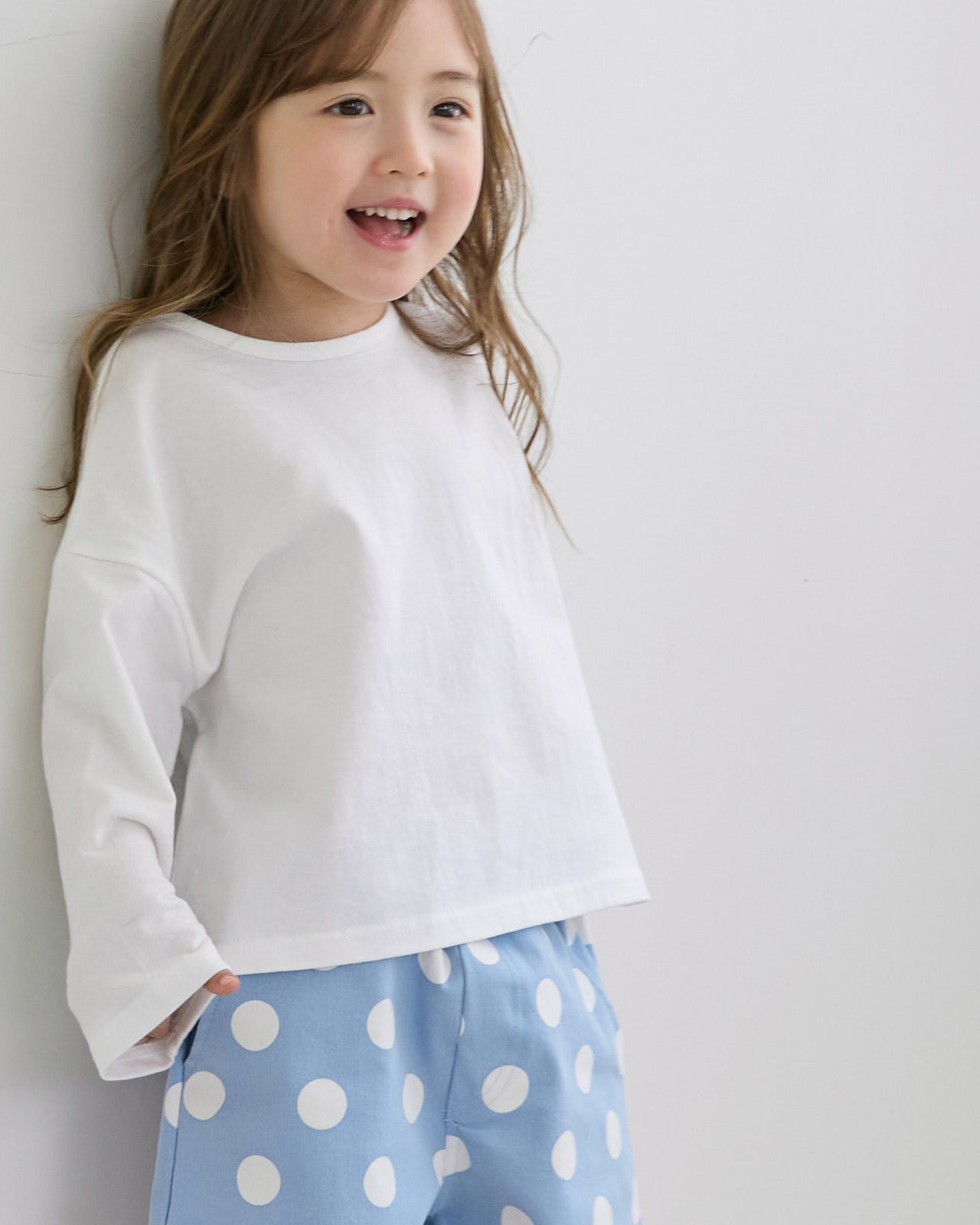 兒童長袖長款 T 卹旅行飛機印花白色